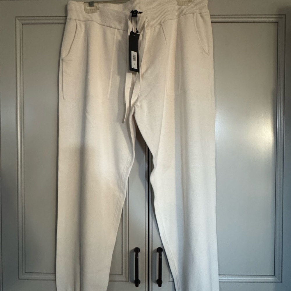 Banana Republic  woman’s Off-White Jogger Pants